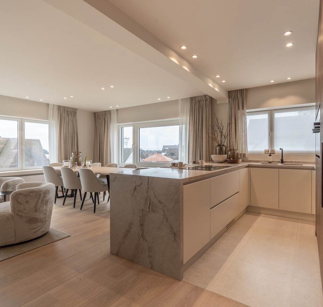 Parquet chêne clair, grande pièce de vie